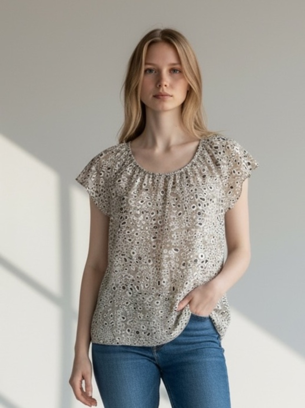 Banana Republic Beige Leopard T-shirt 100% Silk